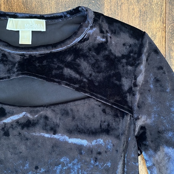 Michael Kors crushed velvet cut out top. - Picture 2 of 7